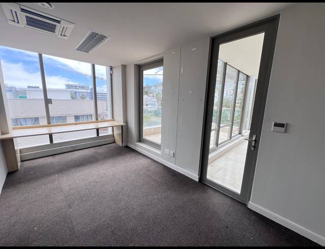 183M² OFFICE TO LET IN SEA POINT